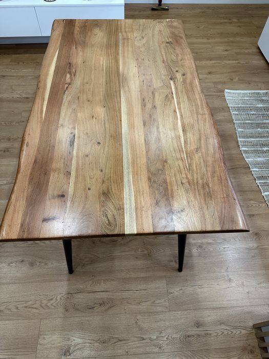 Masa din stejar cu picioare negre