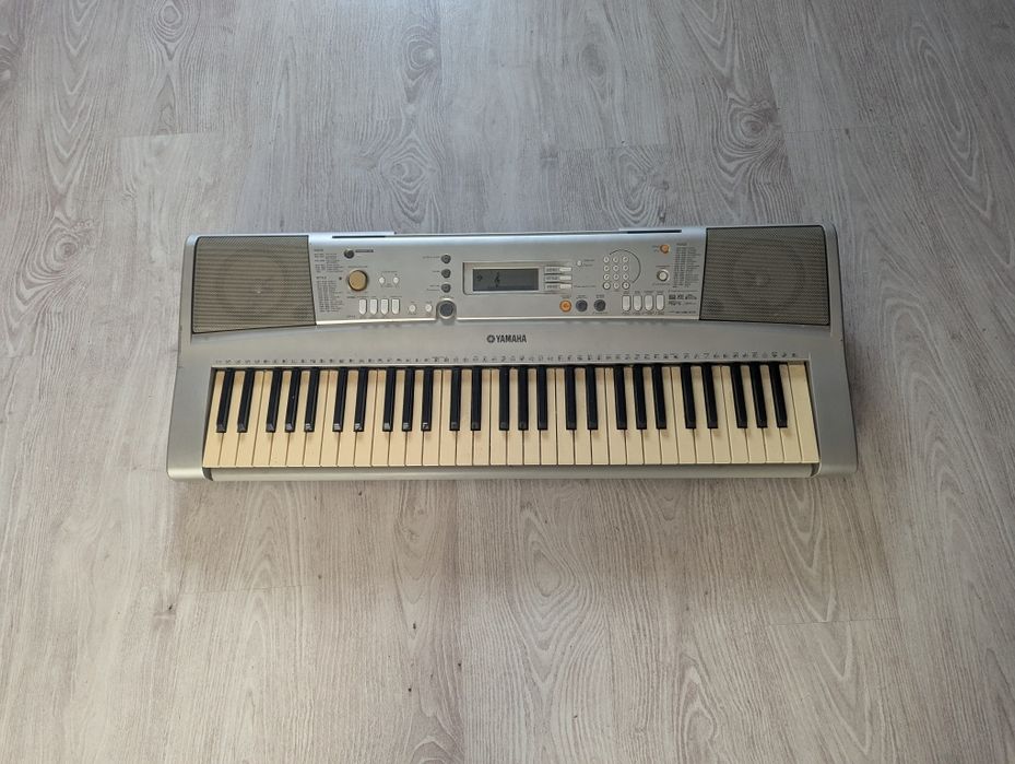 Vând orga Yamaha perfect funcțională