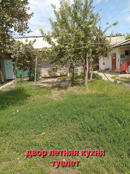 Продаётся 3х комн квартира на 1этаже высоко потолочный с двориком