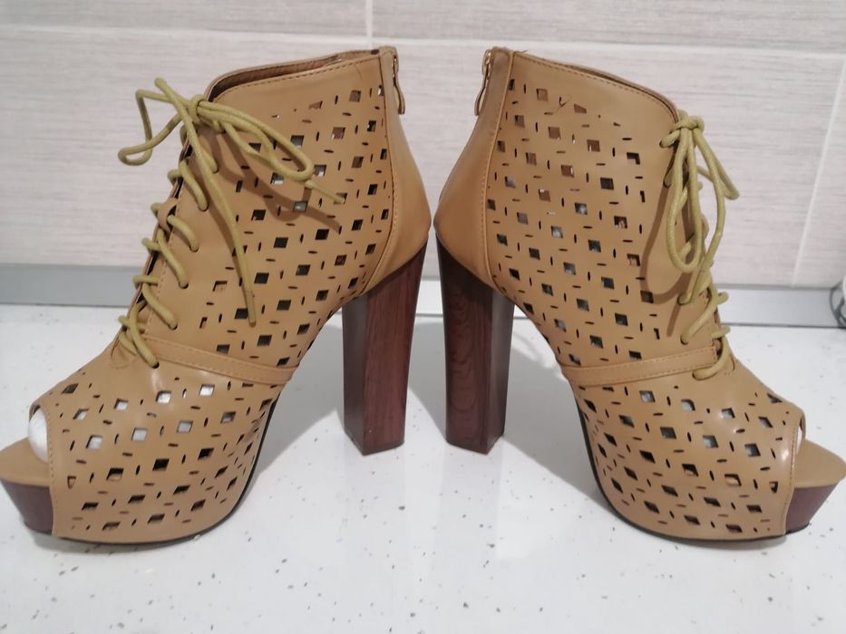 Vand botine sandale piele ecologica cu eticheta masura 38