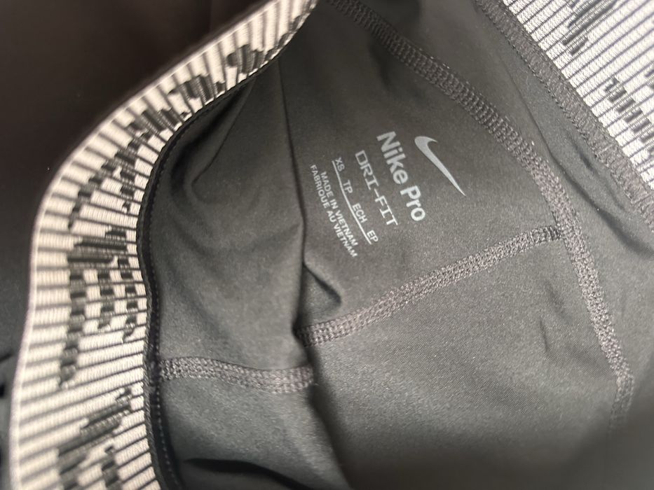 Черен клин Nike Pro