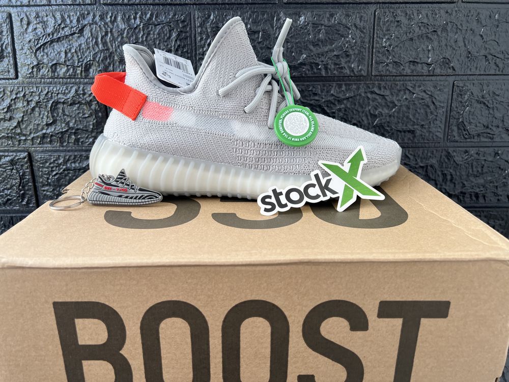 36-46 Yeezy 350 v2 Tail Light