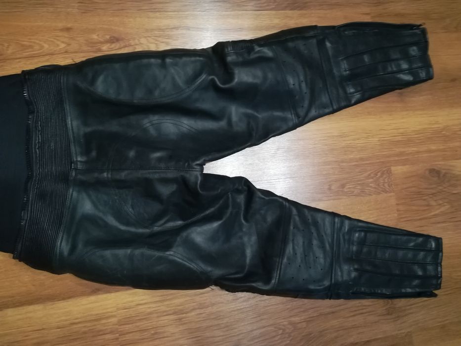 Дамски кожен мото панталон 40L