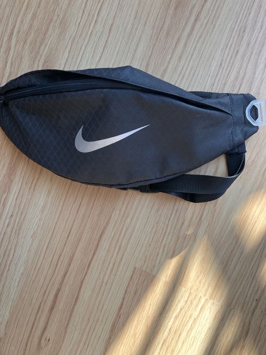 Чантичка Nike Air