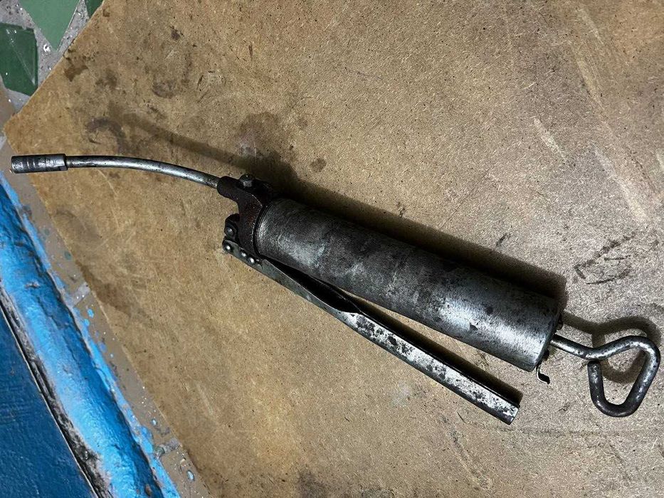 Шприц для смазки (маслёнка, тавотница) для авто