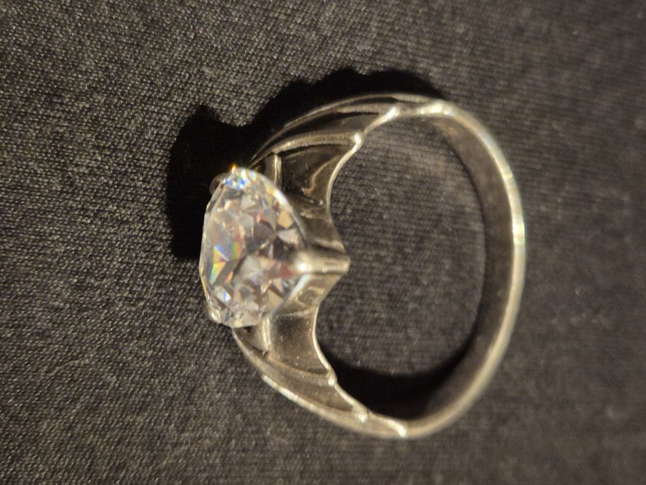 Inel argint aripi de liliac și piatră inima