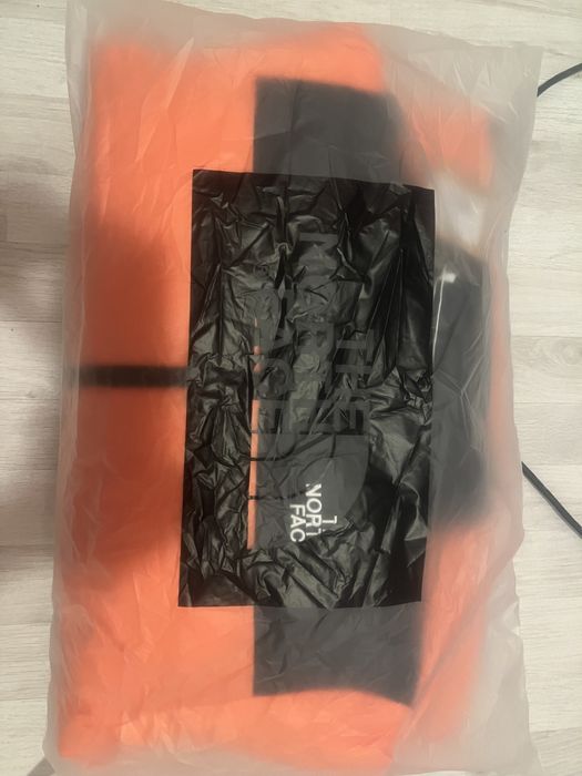 Geacă The North Face portocalie