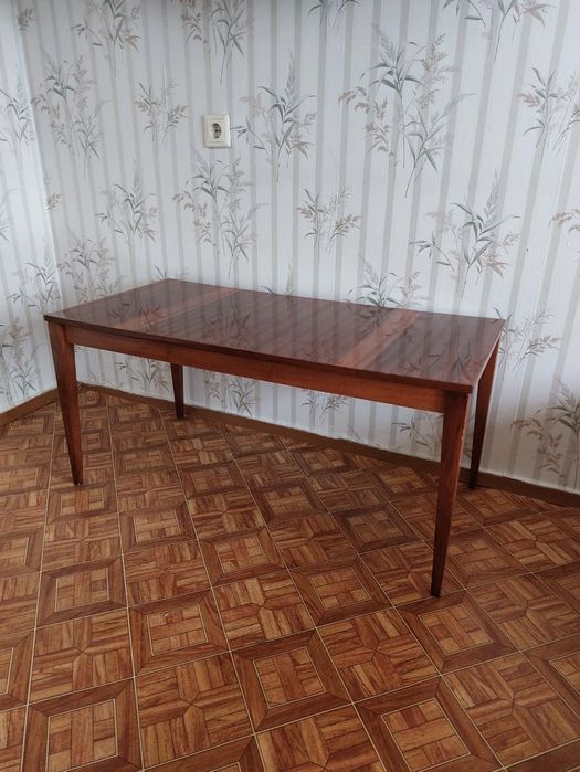 Журнальный столик.Антикварный, отличное состояние.