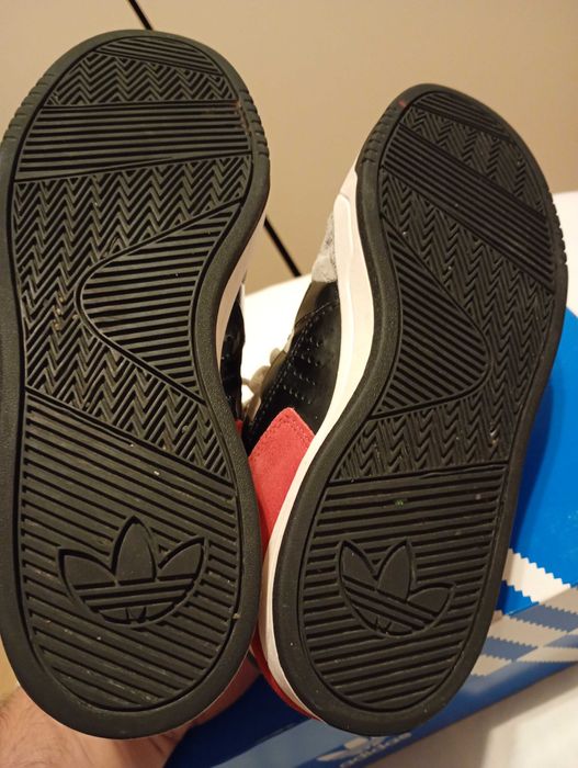 Bascheți Adidas originali nr.38
