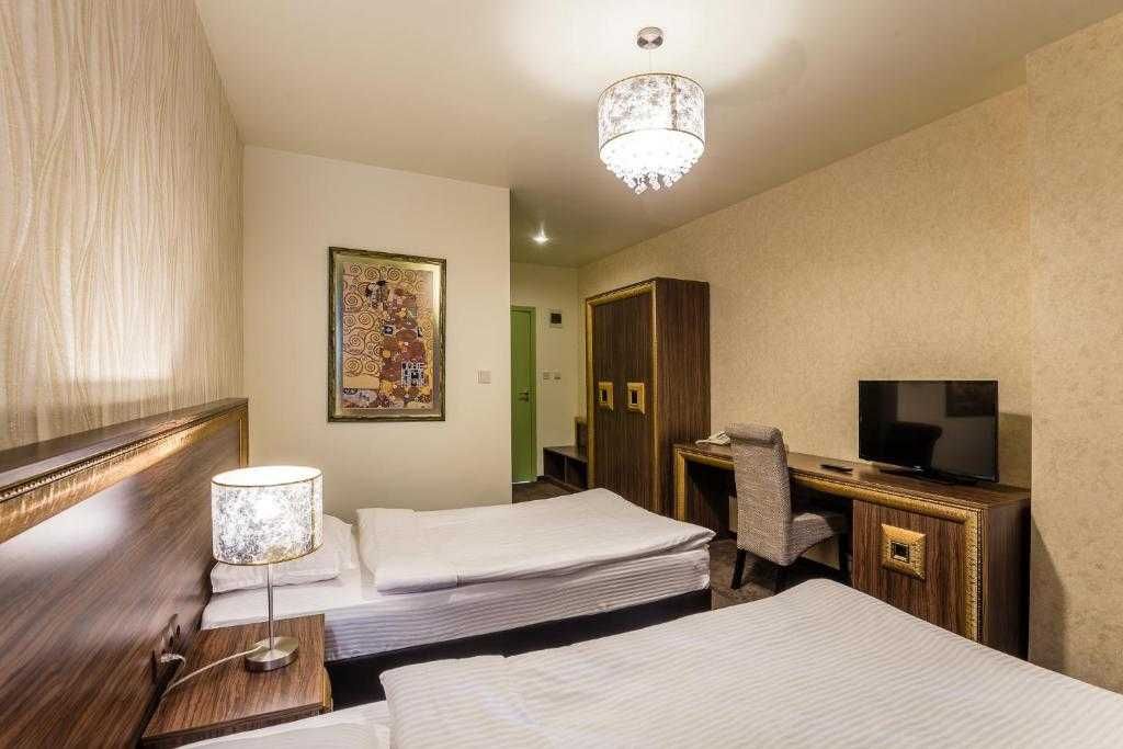 Продава се Хотел в Стара Загора, Център - 2200 кв.м за 1682 €/кв.м - Снимка #17