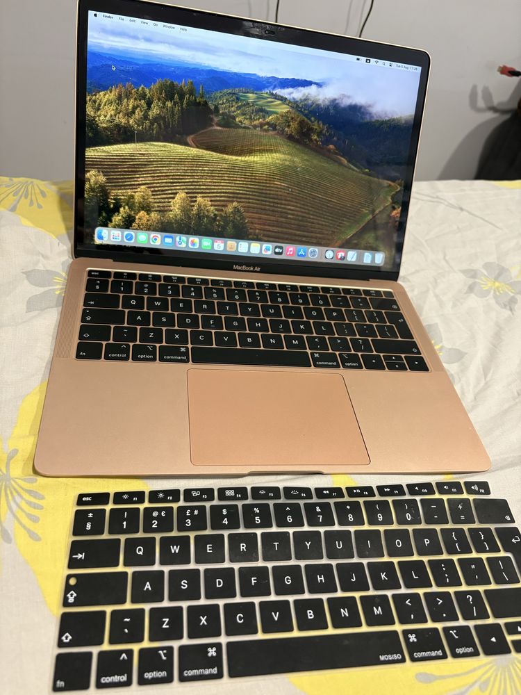 Macbook Air 13 inch Intel Core i5 8 GB Ram 128 GB SSS