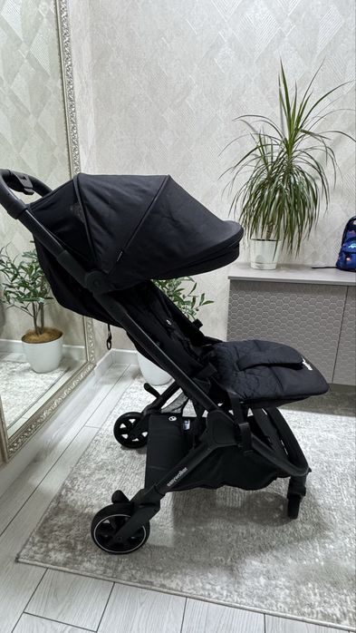 Продам прогулочную коляску EASY WALKER jackey
