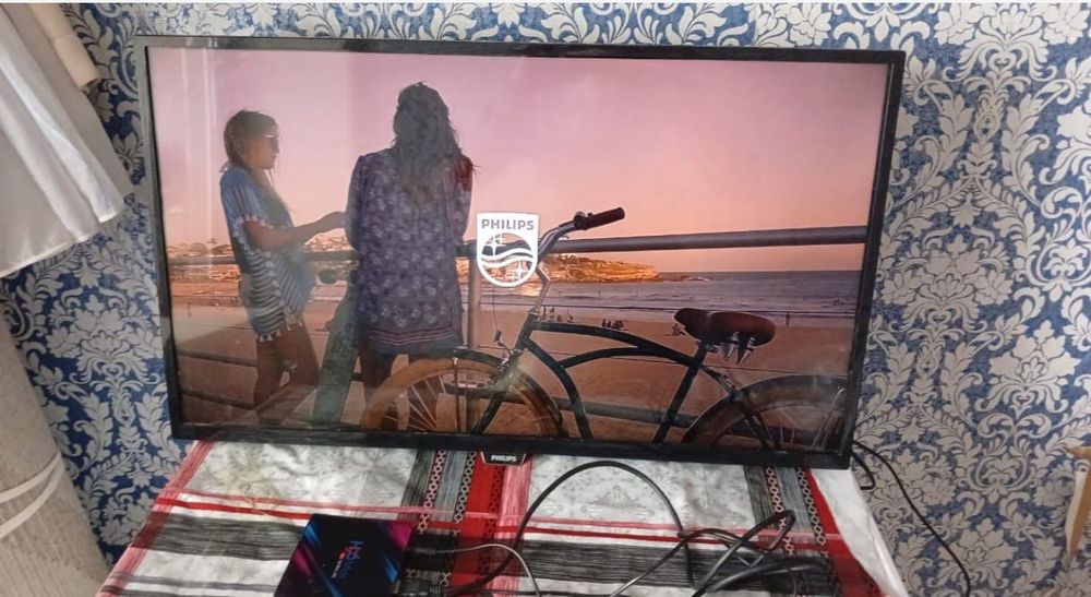 Смарт телевизор Philips 81 см WiFi YouTube