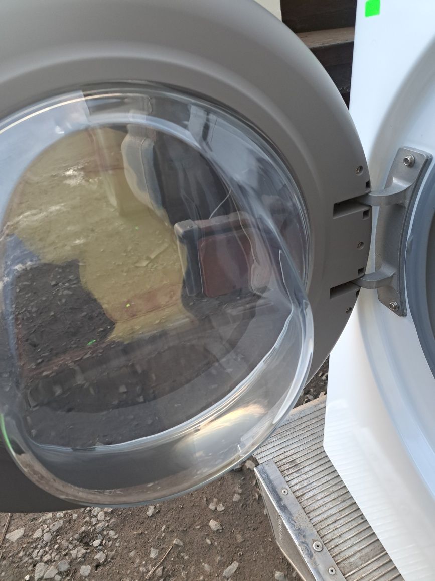Нова инверторна пералня LG 9 кг