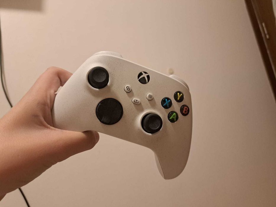 XBOX ONE S (+un controler și 12 jocuri)