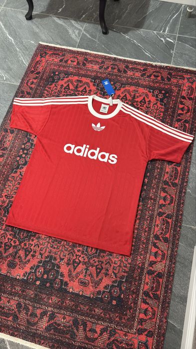 На продажу есть футболка Adidas ORIGINALS