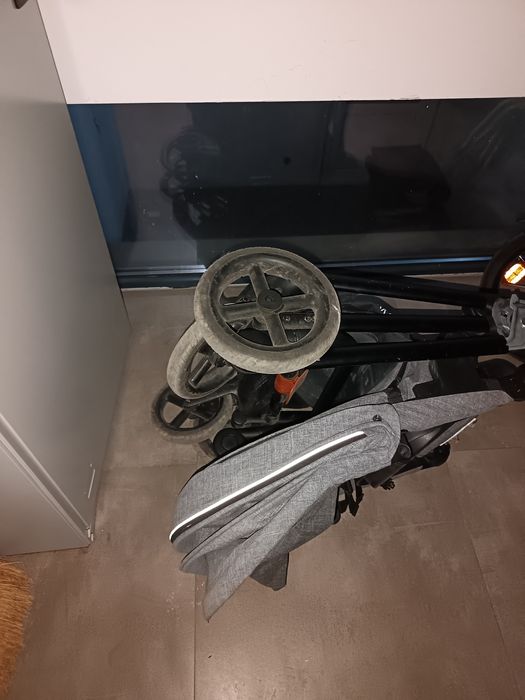 Cărucior reglabil Stokke Beat cu landou