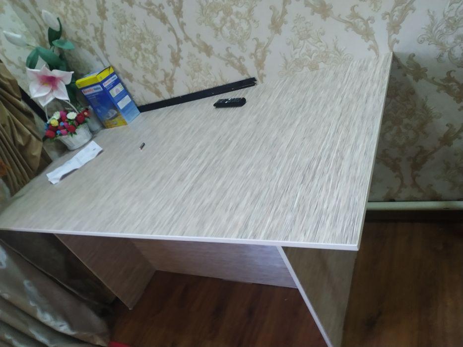 Продам стол большой 1 .75-90