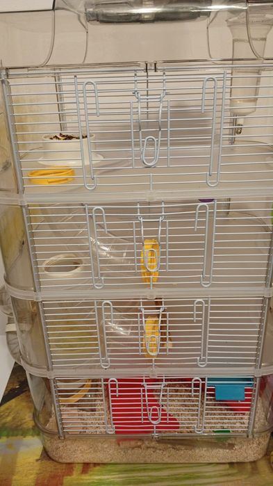Vând cusca hamster cu 4 etaje