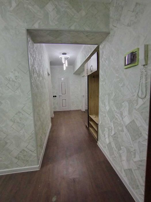 Срочно 4 хонали квартира тамирланган сотилади 7 микрн