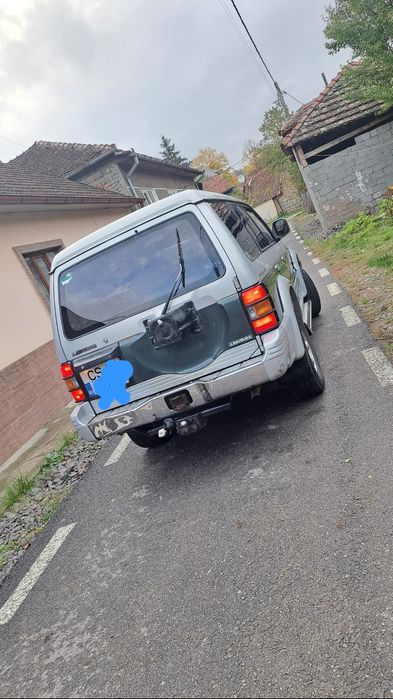Vând mitsubishi pajero