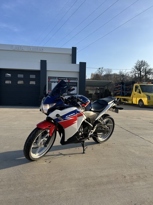 Vând sau schimb cu auto honda cbr 250r (2011)