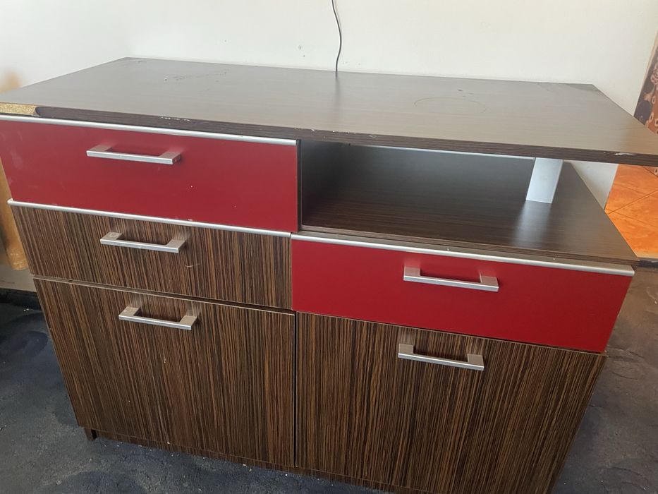 Vand un dulap ca are 100 înălțime 78 cm