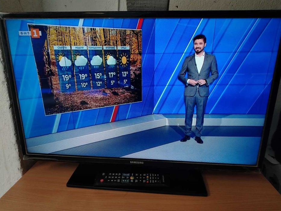Продавам телевизор Самсунг Samsung UE32H4003W
