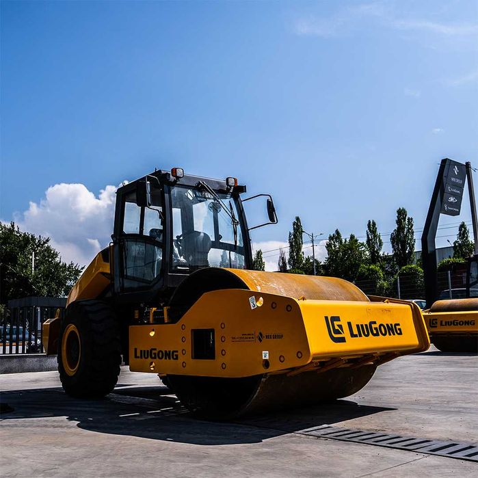 Грунтовый каток CLG6116E