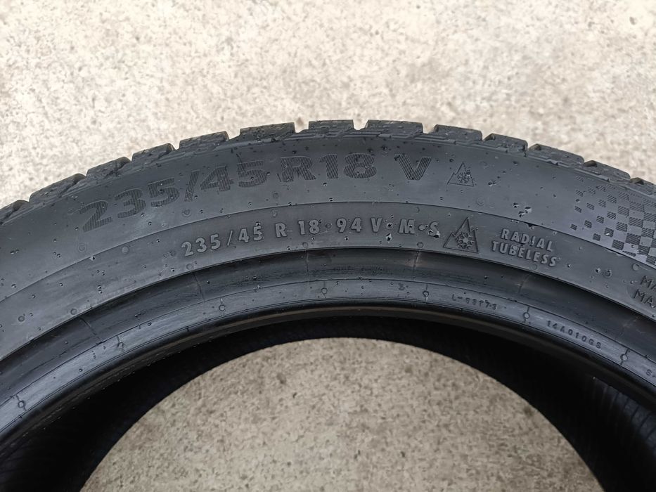 Doua anvelope iarna 235 45 18 continental wintercontact TS860 cu 7 mm