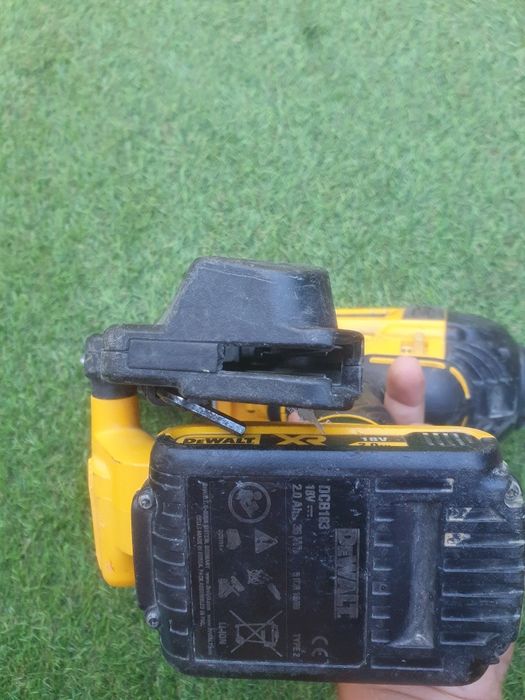 Pistol cuie dewalt dcn 694