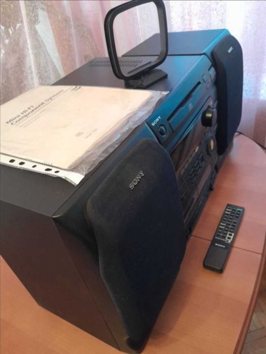 Muzikalniy sentr Sony mhs 701