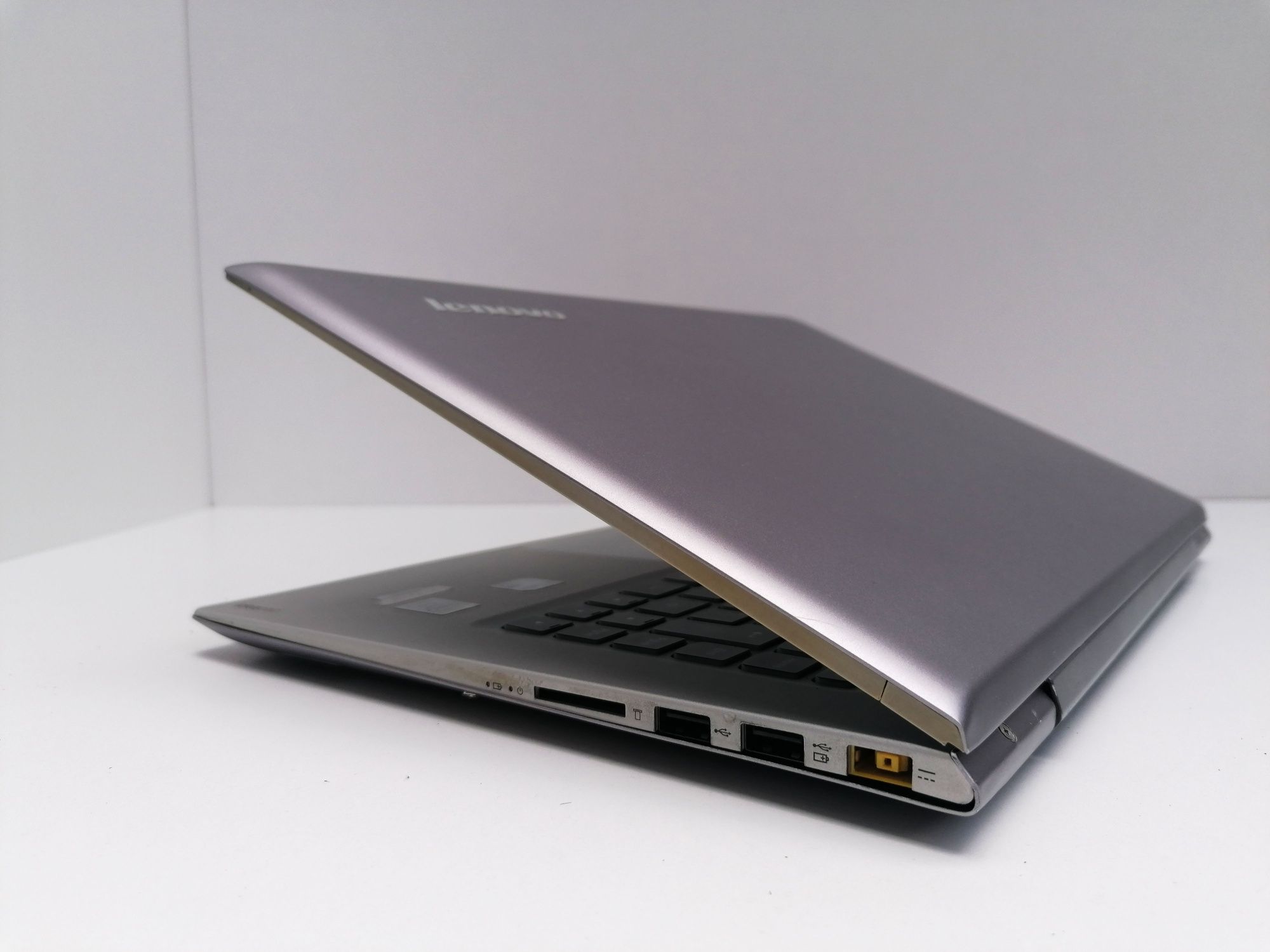 Lenovo IdeaPad U430 Touch- i7 4500U, nVidia GeForce,128GB SSD, 8GB RAM