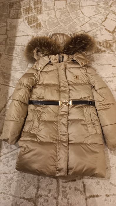 Продам пуховик на девочку  10лет.В отличном состоянии,почти новый