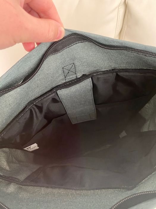 Чисто нова раница Schneider Electric за работа или пътуване