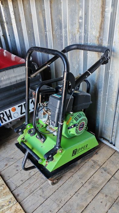 Placă compactoare Zipper - puțin folosita