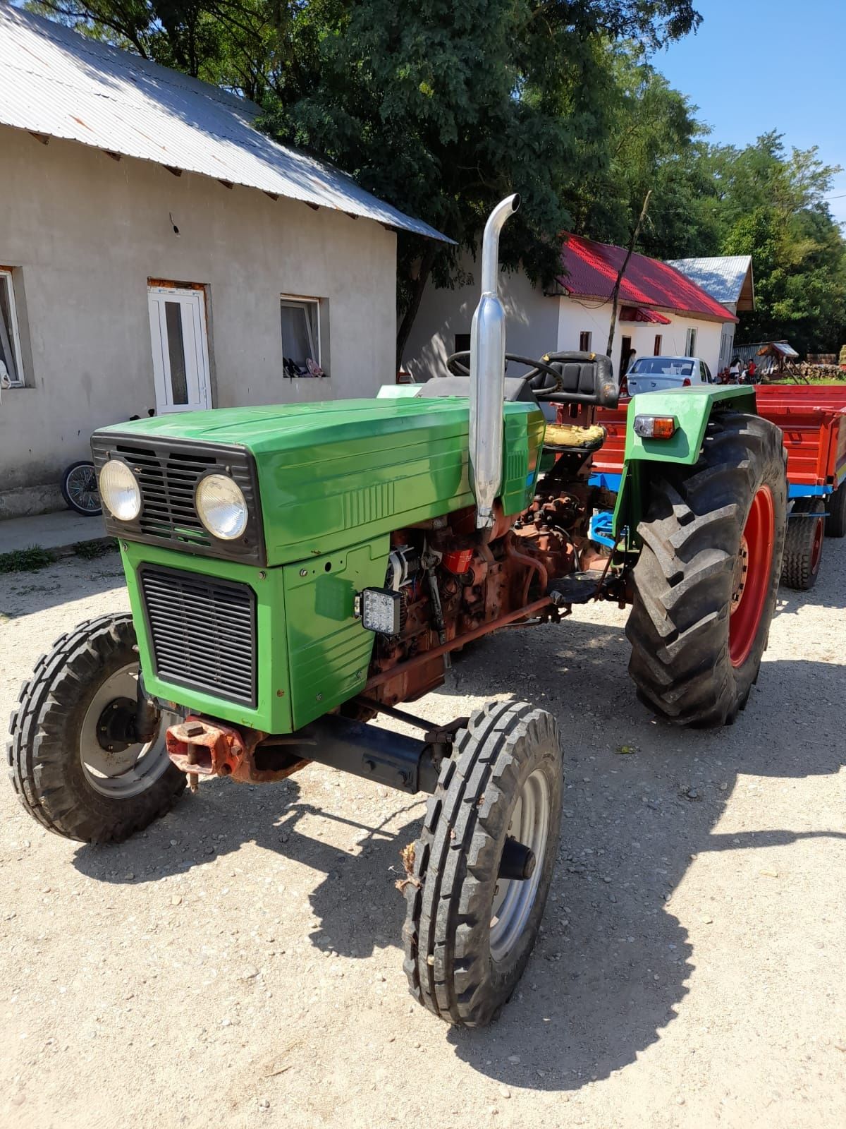 Vând tractor u445