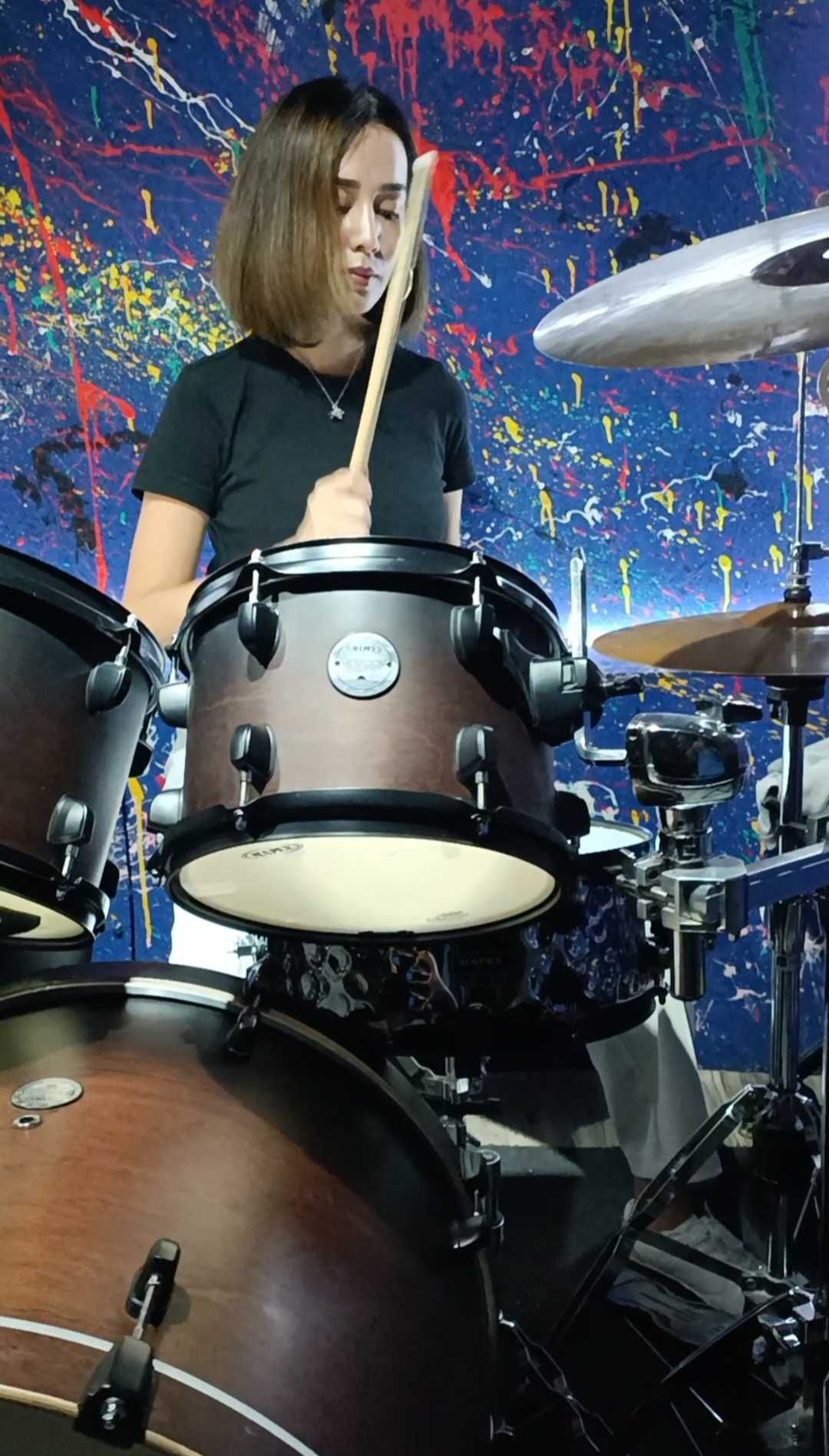 Барабаны гитара музыкальные уроки в AYS DRUMS STUDIOS