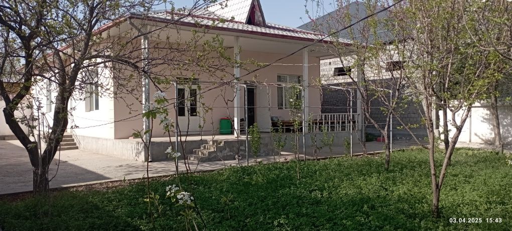 Ш. Рашидов тумани Уч тепа марказида 5 хонали коттедж сотилади
