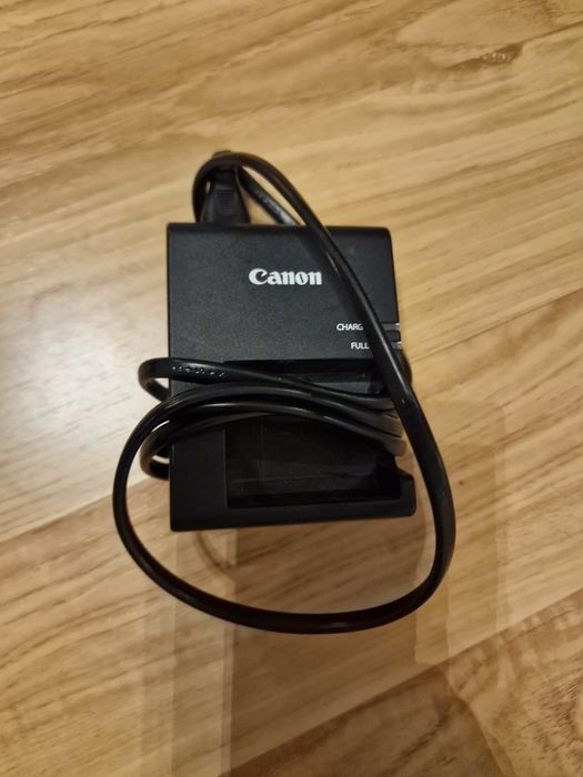 Canon 1200D EOS cu două obiective