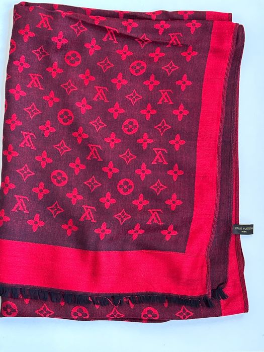 Красив шармантен шал Louis Vuitton