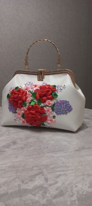 Фермуар сумка с атласной вышивкой
