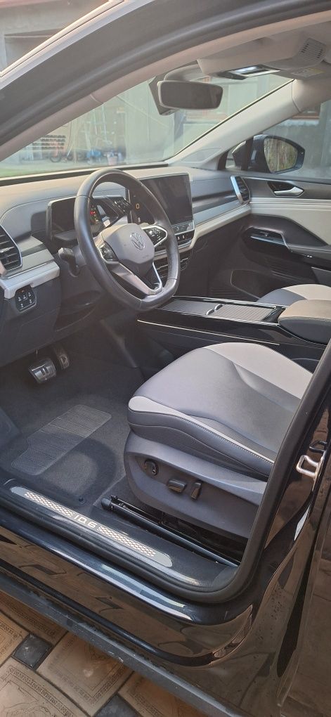 Volkswagen ID6 crozz  pure + 2022_2023 god