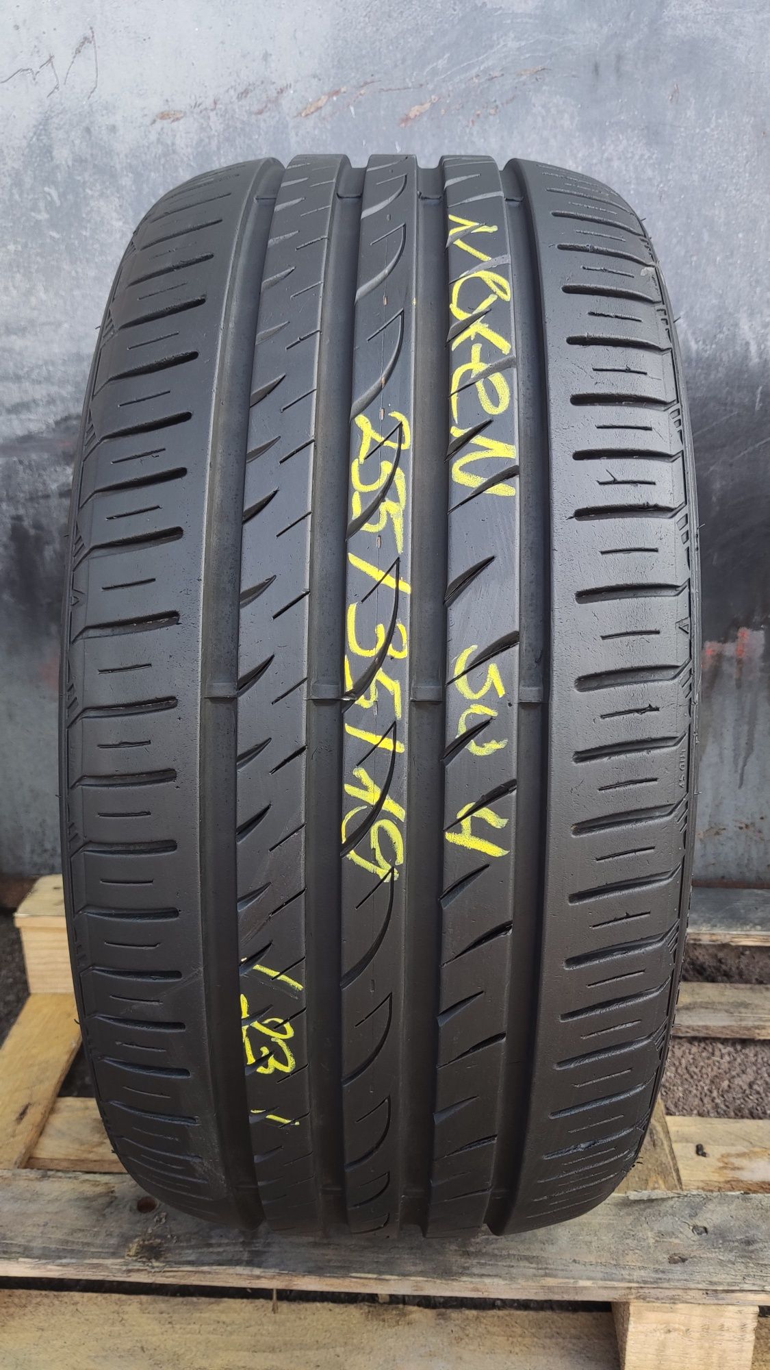 1бр. лятна гума 255/35/19 Nexen NFera SU4
dot23
8.2mm
Много добро съст