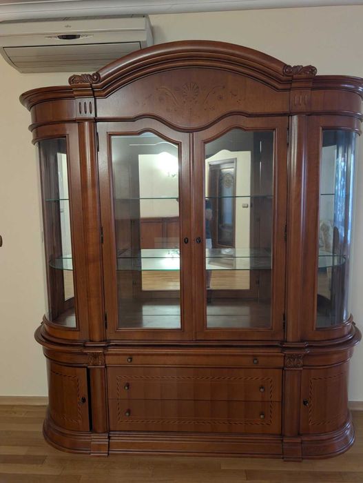 Стъклена овална секция за хол