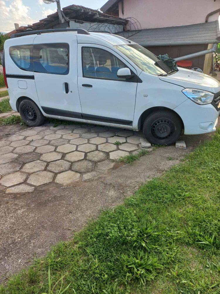 Продавам Дачия Докер Laureate 1.5 DCI 75