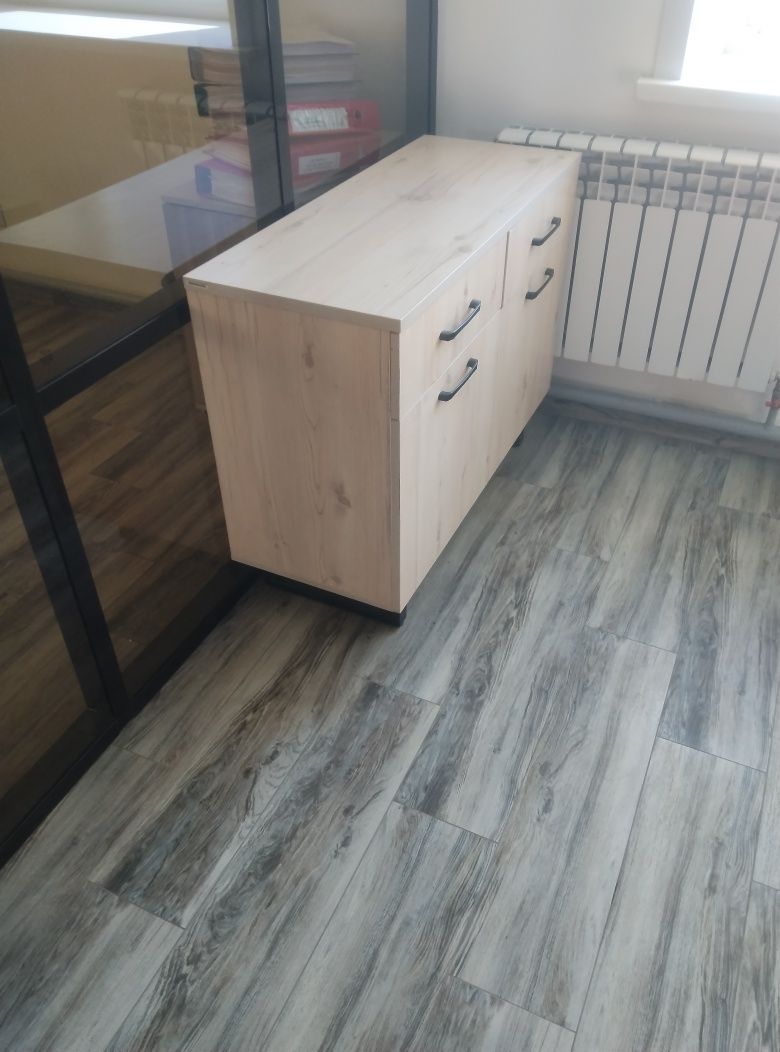Продам столы тумбы шкафы кресла