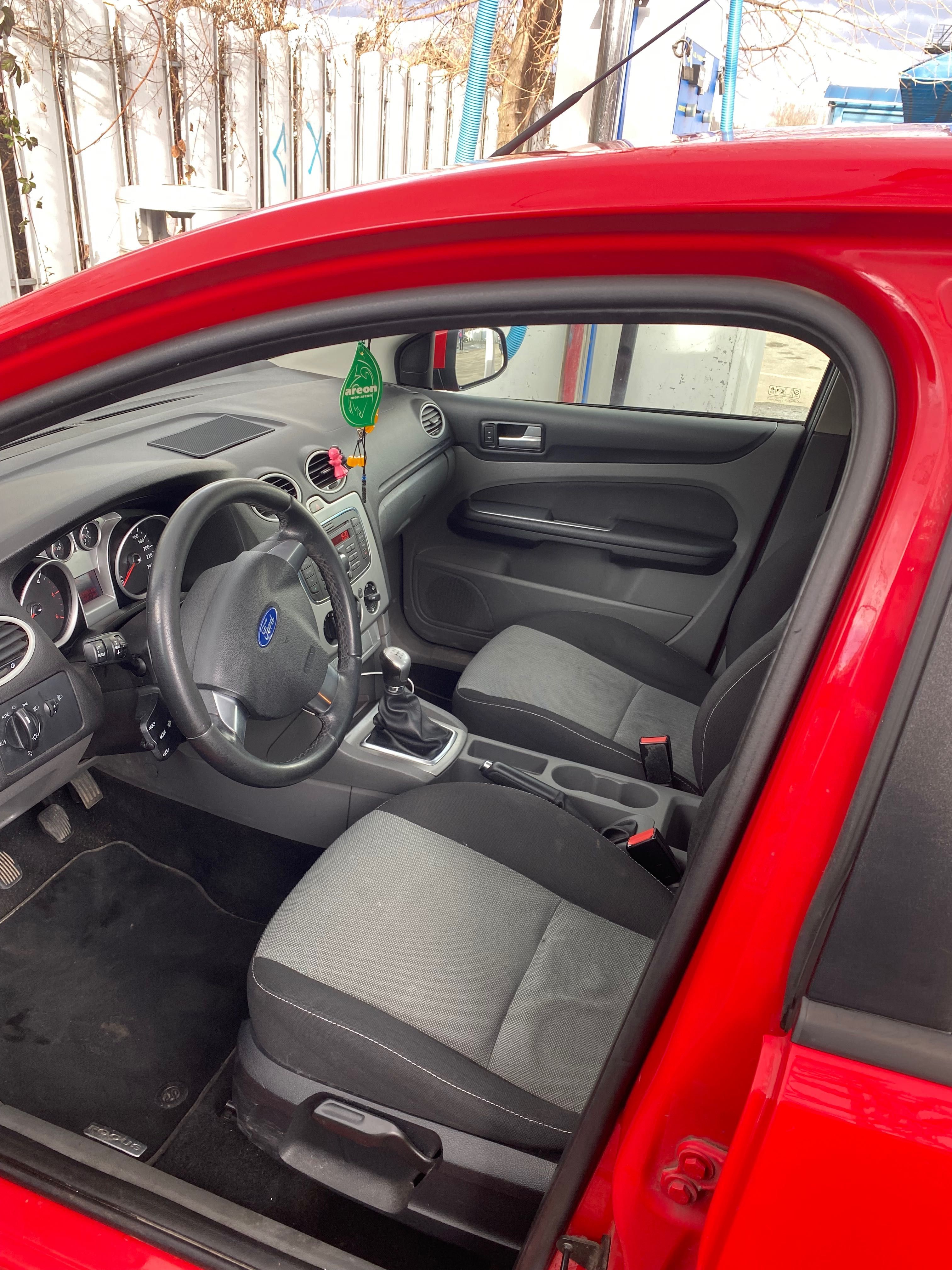 Продавам Ford Focus