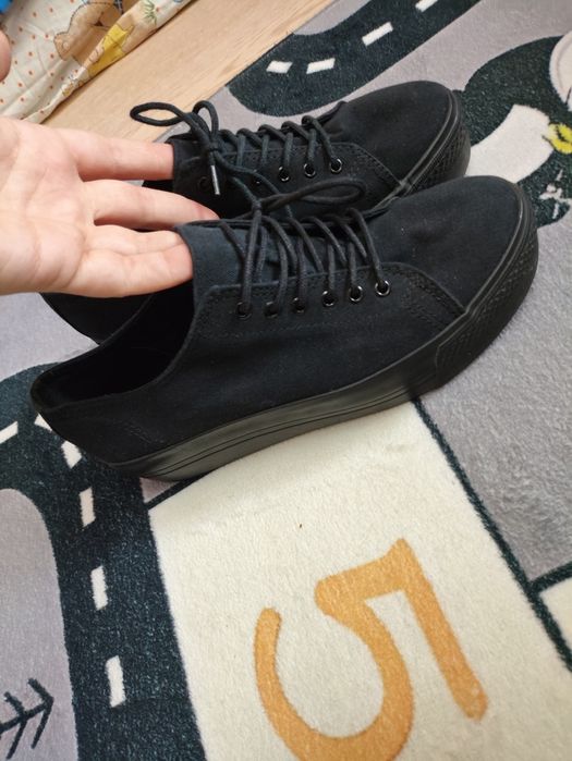 Дамски обувки на платформа