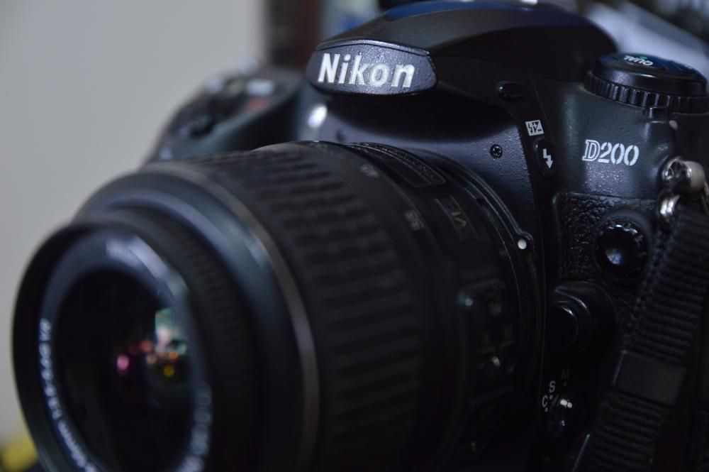 Nikon D200 body В подарок - карта памяти CF 8Gb.